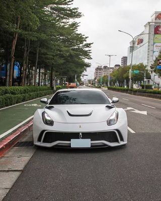 Ferrari F12 Carrozzeria in fibra di carbonio Kit F12 Novitec N-largo stile anteriore e posteriore arco del paraurti F12 spoiler del diffusore del labbro anteriore