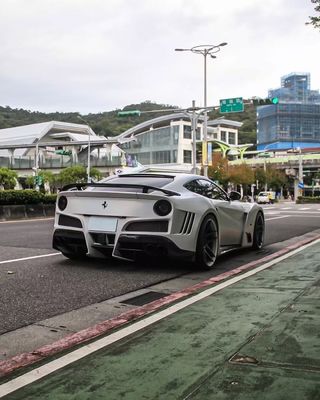 Ferrari F12 Carrozzeria in fibra di carbonio Kit F12 Novitec N-largo stile anteriore e posteriore arco del paraurti F12 spoiler del diffusore del labbro anteriore