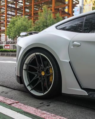 Ferrari F12 Carrozzeria in fibra di carbonio Kit F12 Novitec N-largo stile anteriore e posteriore arco del paraurti F12 spoiler del diffusore del labbro anteriore
