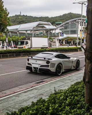 Ferrari F12 Carrozzeria in fibra di carbonio Kit F12 Novitec N-largo stile anteriore e posteriore arco del paraurti F12 spoiler del diffusore del labbro anteriore