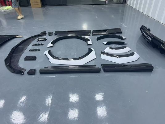 Lamborghini Urus Corpo in fibra di carbonio Kit URUS 1016 stile fibra di carbonio diffusore della bocca anteriore spoiler cappuccio arco della ruota
