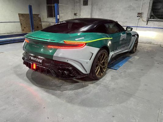 Aston Martin DB11 Carbon Fiber Body Kit DB11 stile mansory anteriore e posteriore coppiere gonna laterale parafango spoiler cappuccio