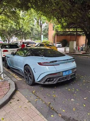 Aston Martin DB11 Carbon Fiber Body Kit DB11 stile mansory anteriore e posteriore coppiere gonna laterale parafango spoiler cappuccio