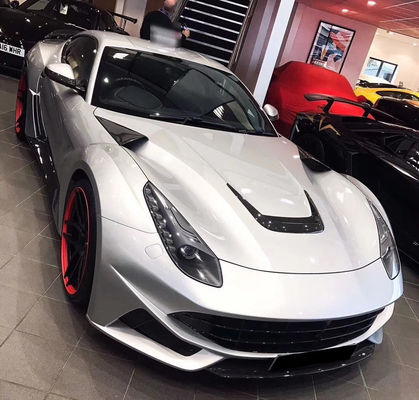 Fibra di carbonio di alta qualità per Ferrari F12 Fibra di carbonio copertura decorazione F12 Fibra di carbonio compartimento motore Tuyere Pezzo piccolo