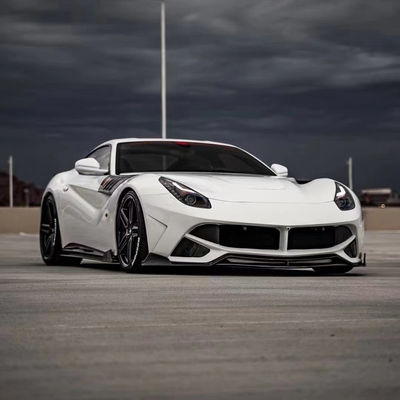 Per la Ferrari F12 Kit corpo in fibra di carbonio F12 aggiorna gli spoiler del paraurti anteriore e posteriore in stile SVR con paraurti del cofano