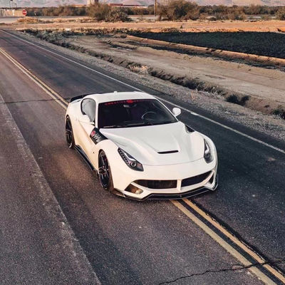 Per la Ferrari F12 Kit corpo in fibra di carbonio F12 aggiorna gli spoiler del paraurti anteriore e posteriore in stile SVR con paraurti del cofano