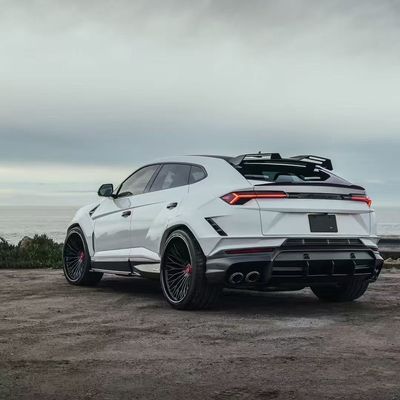 RT Kit di carrozzeria a carbonio per SUV URUS Lamborghini Kit di carrozzeria a larghezza di ruota con diffusore della bocca anteriore