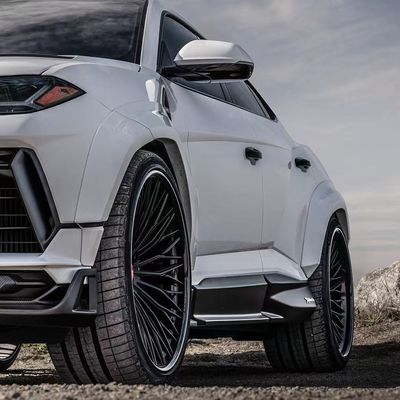 RT Kit di carrozzeria a carbonio per SUV URUS Lamborghini Kit di carrozzeria a larghezza di ruota con diffusore della bocca anteriore