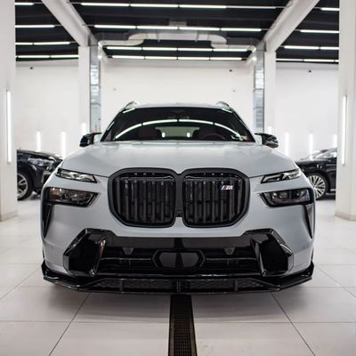 Per la BMW X7 Kit corpo in fibra di carbonio X7 Kit corpo in fibra di carbonio diffusore della bocca anteriore spoiler cappuccio gonna laterale