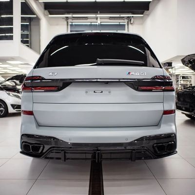 Per la BMW X7 Kit corpo in fibra di carbonio X7 Kit corpo in fibra di carbonio diffusore della bocca anteriore spoiler cappuccio gonna laterale