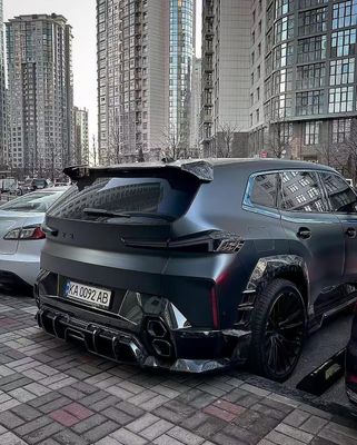 XM Bmw Wide Body Kit Fibra di carbonio Spoiler della bocca anteriore Nero Bmw Side Skirt Arco della ruota