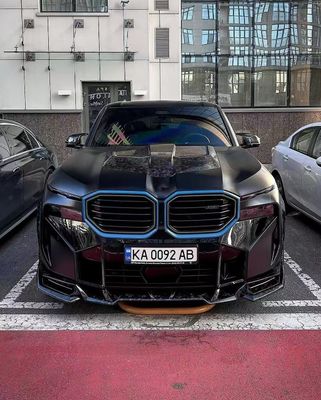 XM Bmw Wide Body Kit Fibra di carbonio Spoiler della bocca anteriore Nero Bmw Side Skirt Arco della ruota