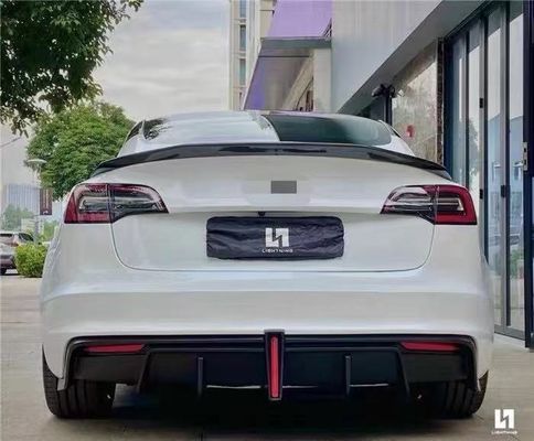 Vendiamo il kit di body upgrade per la Tesla Model 3 con spoiler del paraurti anteriore e posteriore in stile robot