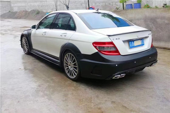 Per Mercedes W204 C63 Body Kit W204 Serie nera aggiornata stile anteriore e posteriore coprifuoco coprifuoco widebody Kit